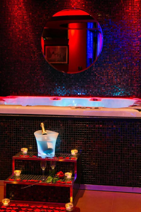 L'Insolite Spa Privatif "Suite Luxueuse-Jacuzzi" Toulouse Kültér fotó